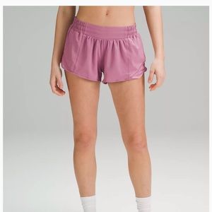 Lululemon Hotty Hot Low Rise Lined Short 2.5”